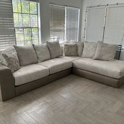 SECTIONAL LEAVING ROOM