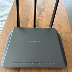 NETGEAR Nighthawk Smart Wi-Fi Router (R7000)
