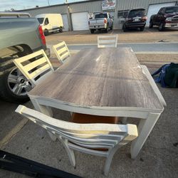 Table W/4 Chairs 🪑 & Bench 