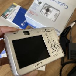 Sony Cybershot 4.1 MP Digital Camera 3x Optical Zoom Silver (DSC-S90) W/ Box EUC