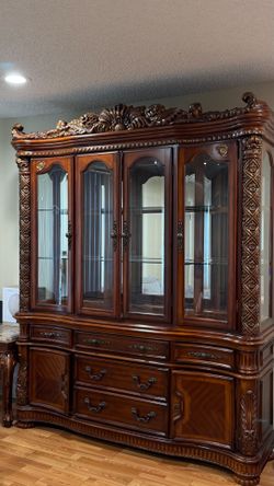 Luxury Solid Wood Dining Room Set