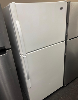 Maytag Top Freezer Fridge – White w/ Ice Maker, Clean