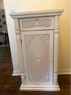 White and pink cabinet
