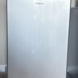 Whirlpool 4.3cu. ft Mini Fridge/ Freezer