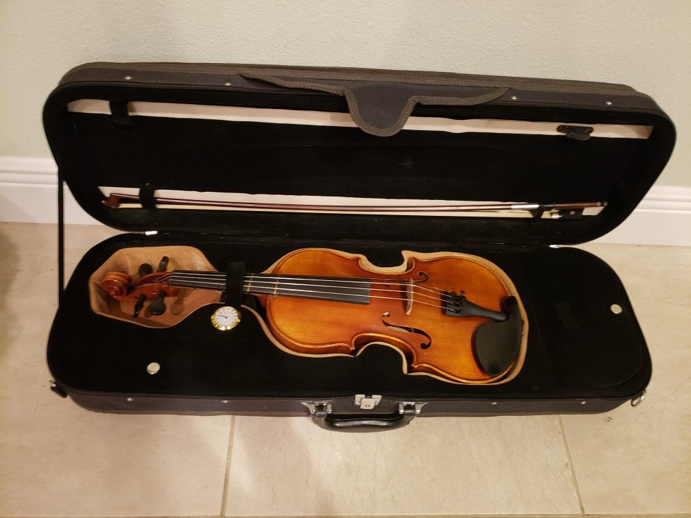 Revelle 500 Violin and Case