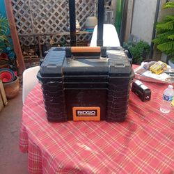 Ridgid Rolling Tool Box 