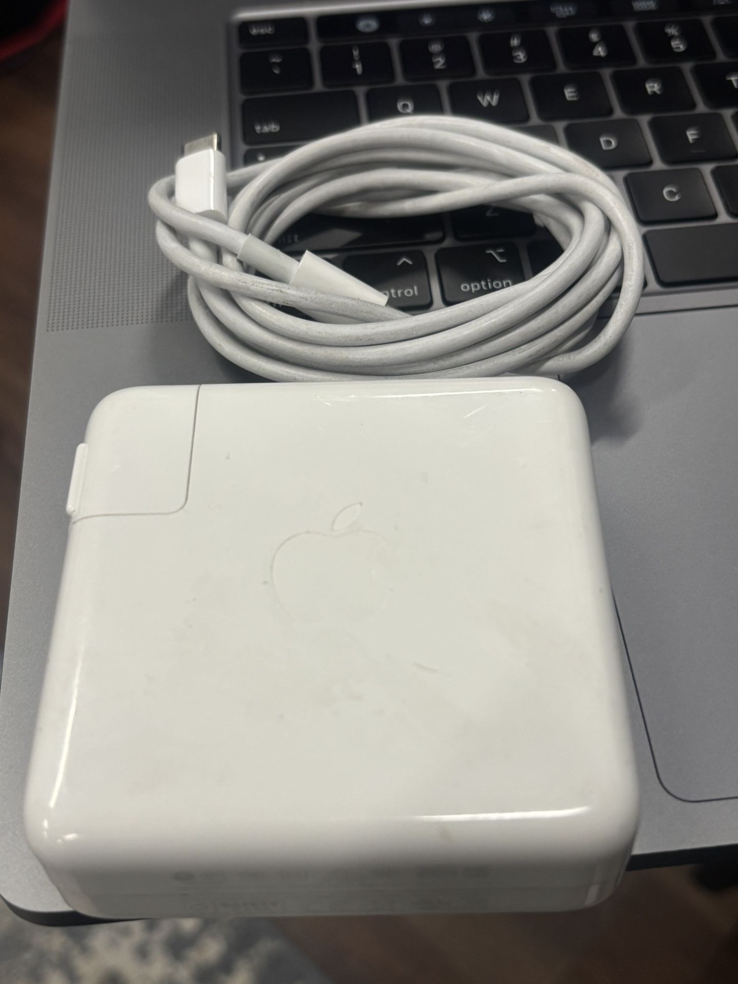 16” MacBook Pro 2019, TouchBar, Core i7 16gb ram, 500gb SSD