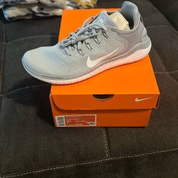 Nike Free RN (size 7.5 Women’s) (wolfe Grey/white)