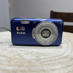 Kodak EasyShare V1003 10.0MP Compact Digital Camera For Parts or Repair Vintage