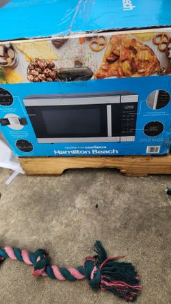 Hamilton Beach 1.6 Cu ft Sensor Cook Countertop Microwave Oven in Stainless Steel, New