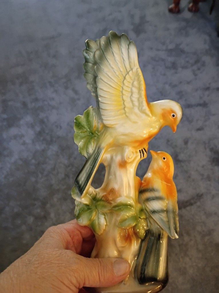 Beautiful Love Birds Statue