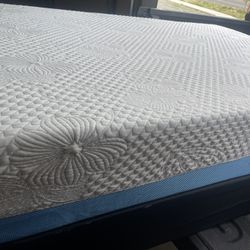 Full Size Memory Foam Mattress and Box Spring *Delivery Available* 