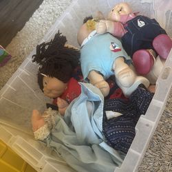 Lot of Cabbage Patch Dolls & Clothes