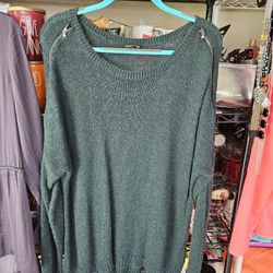 Ladies Sweater. Lg