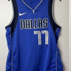 Nike Dri-Fit Dallas Mavericks Doncic 77 Jersey- Size 48/L