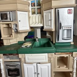 FREE! must take both kitchen and play vanity