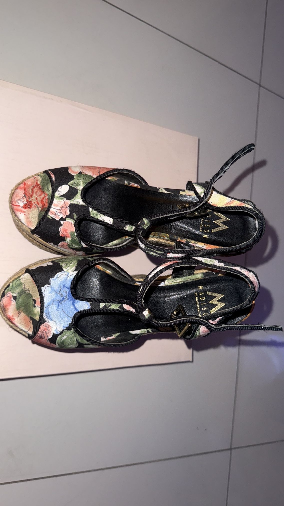 🌸 Madison by ShoeDazzle Floral Wedge Sandals – Size 7 – Great Condition! 🌸