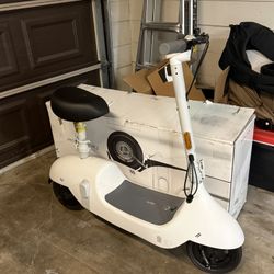 OKAI Ceetle Pro Foldable Electric Scooter - White