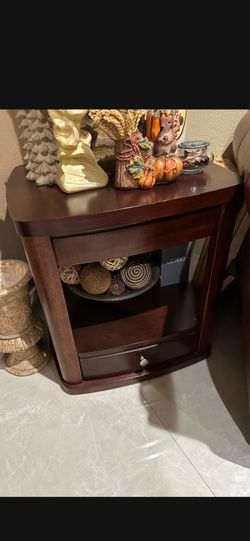 SIDE TABLE
