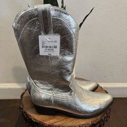 AZ Maybrook Silver Women’s Boots Size 6.5