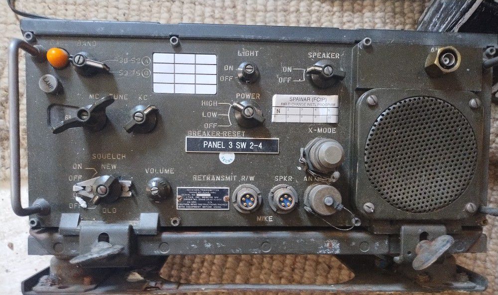 Receiver- Transmitter Radio RT-524A
