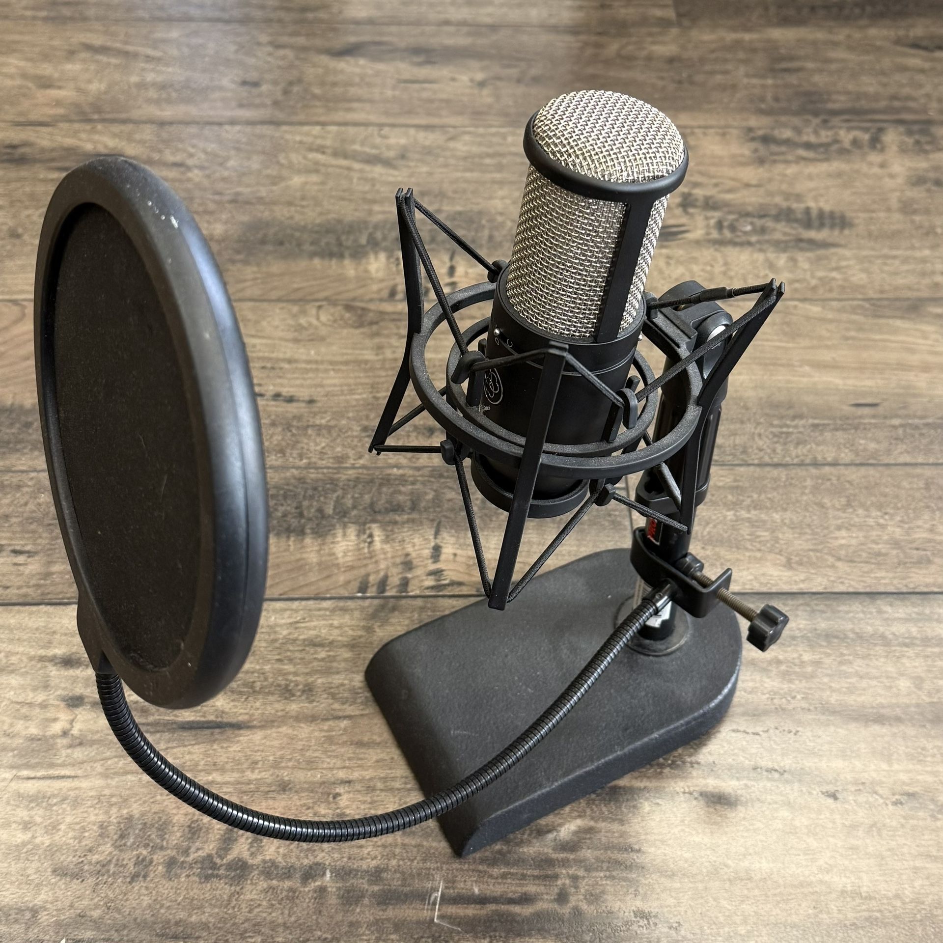 AKG P420 Multi-Pattern Large Diaphragm Condenser Microphone