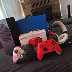 Xbox Series S Black Diskless Gaming Bundle 