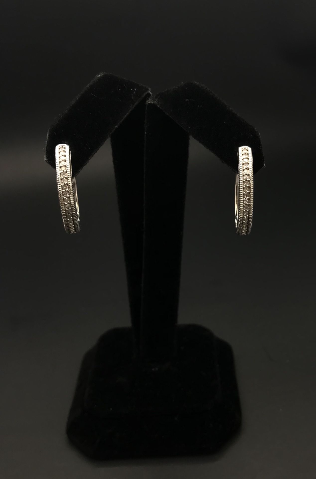 Earrings white with diamonds