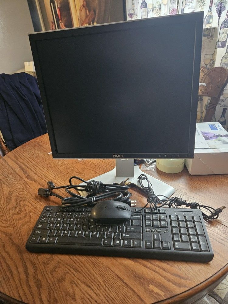 Dell Ultra Sharp 1908 FPB 19" 4-Port USB Hub LCD Monitor Adjustable Height Swivel Base