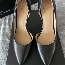 Black Pumps