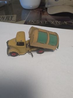 Vintage Toy trash truck.