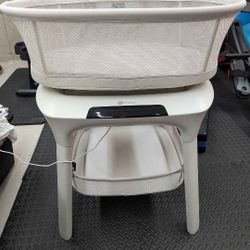 4Moms Bluetooth Bassinet 