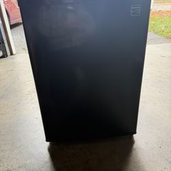 Kenmore Mini Fridge 