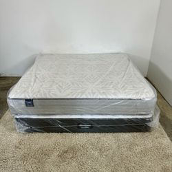 King Sealy Posturepedic Mattress (Delivery Is Available)