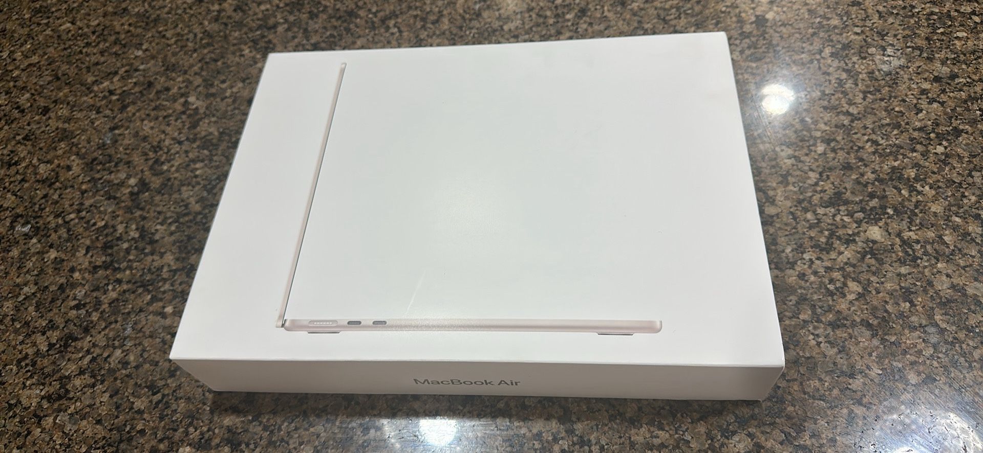 Apple macbook air M4 256 ssd 16 gb ram one full year warranty 