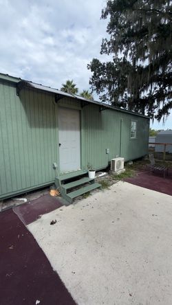 Mini house/Shed  with AC Unit