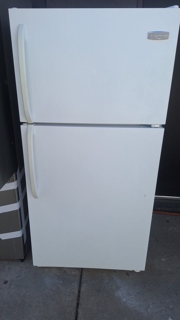 WORKING REFRIGERATOR. (DELIVERED)