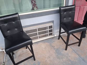 2 counter top bar stools
