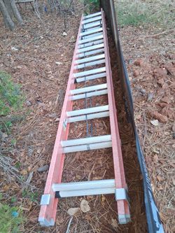 Louisville 24ft Fiberglass Ladder