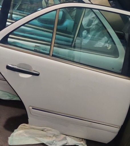 97-04 Mercedes Benz - Silver Full Doors Fully Functional W210 E320 E430 E55