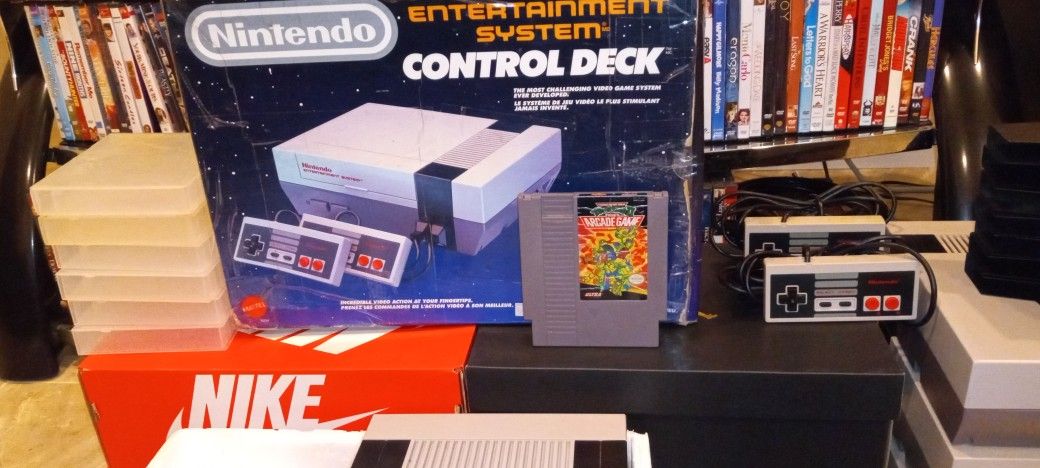 Come Buy It ! Retro Video Game Controller NES NINTENDO SET With Original Stryafoam & Box