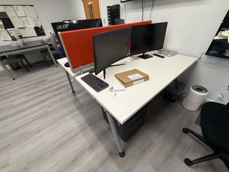 Double desk  with divider panel