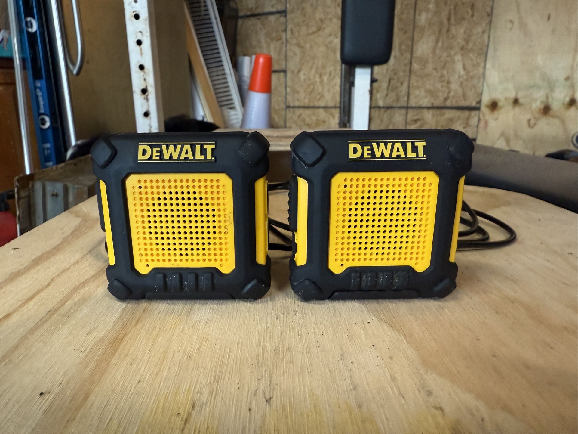 Dewalt Portable Walking talkies