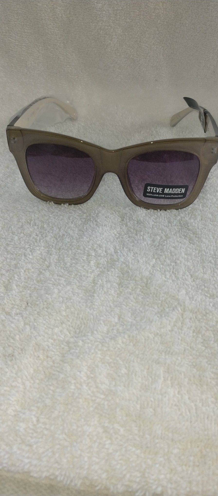 Steve Madden Women's Sunglasses Chain Taupe Grey.