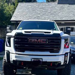 2024 GMC 2500 HD AT4
