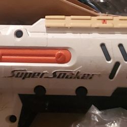 2  NERF SUPER SOAKER WATER GUN