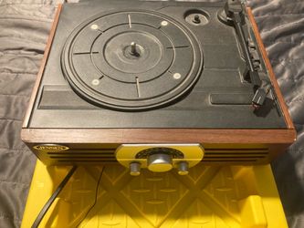 Jensen Turntable Record Player with Radio