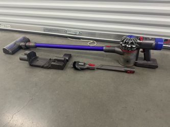 Dyson V8 Stick Vacuum