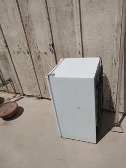 Mini fridge