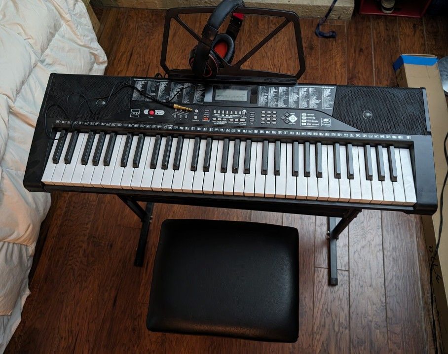 $100 STANDARD SIZE TEACHING  ELECTRONIC KEYBOARD Fully Collapsible 